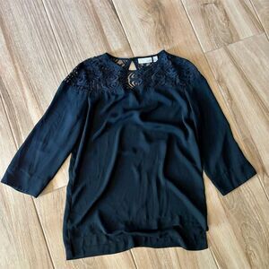 14th & Union Women's XS Black Crochet-Yoke 3/4 Sleeve Blouse